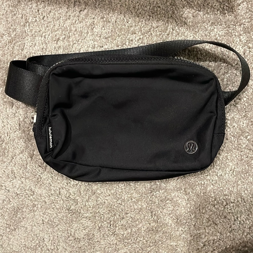 Lululemon Everywhere Belt Bag 1L